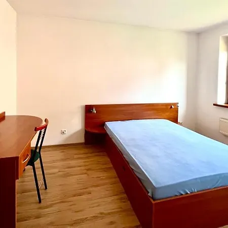 Julia Apartman *